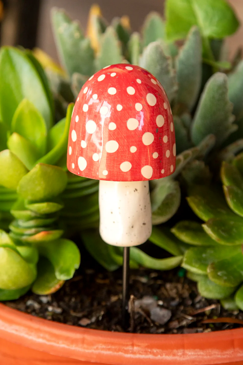 Hide-A-Key Mushroom Stake | Natural Life