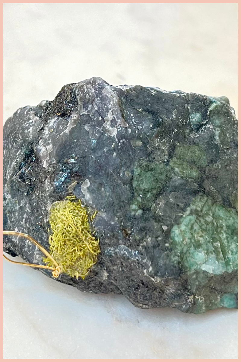 Emerald in the Rough + Air plant Holder | Large