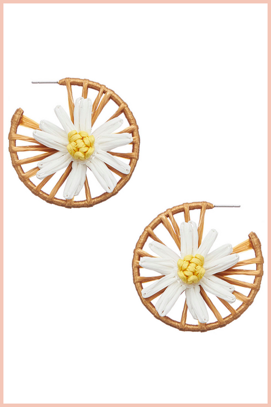 RAFFIA FLOWER HOOP EARRINGS | WHITE