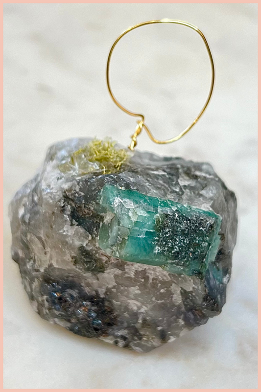 CRYSTAL WITH AIRPLANT - ROUGH EMERALD -