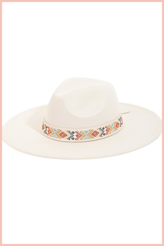 FELT HAT WITH EMBROIDERED BELT | IVORY