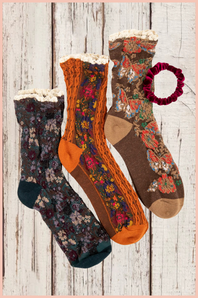 Blossom Crew Socks & Scrunchie | NATURAL LIFE