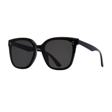 Load image into Gallery viewer, DIXEE SUNNIES | SHINY BLACK | SMOKE POLARIZED LENS
